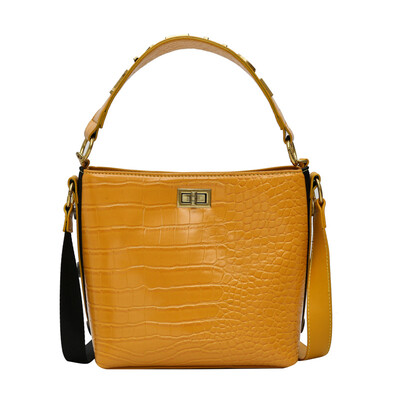 

Summer bag female 2019 Europe&the new letter pu slung shoulder ladies bag wild snake head chain small square bag