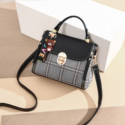 

Womens summer check bag Korean version of spliced twist lock temperament portable Mori Fairy Messenger bag tide