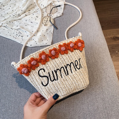 

2019 new cute flower crossbody straw straw style temperament shoulder bag small fairy wild woven bucket bag