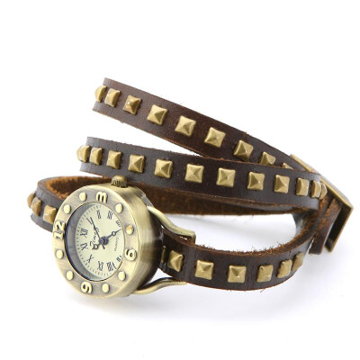 

Womens Vintage Rivets Bracelet Wrist Watch