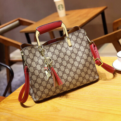 

Bag female 2019 new simple wild Messenger bag handbag fashion atmosphere single shoulder bucket bag ladies bag tide