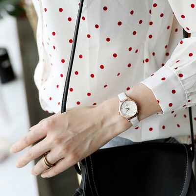 

Ins wind Sen temperament Korean version of the tide art retro chic simple belt cold wind student quartz watch female