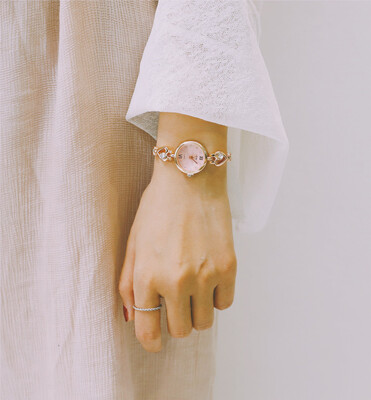 

Womens watch Han Feng ins simple 100 art retro metal chain watch female students leisure air handchain list
