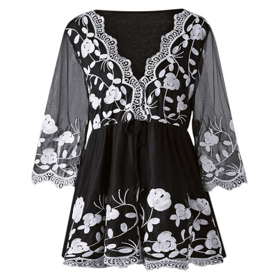 

Plus Size Floral Embroidered Lace Panel Blouse