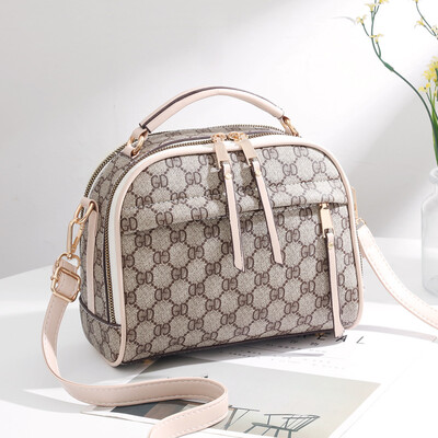 

In the bag female 2019 new cool female bag Korean version of the fresh small fragrance fashion single shoulder Messenger bag