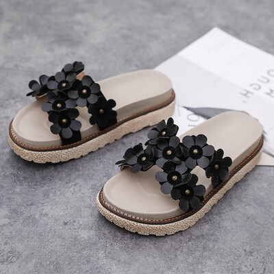 

Sandals for women wearing flat-soled fashion outdoors in summer