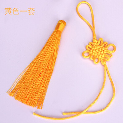 

Exquisite Chinese knot pendant features handmade crafts