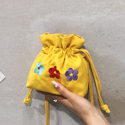

French small bag popular bucket bag 2019 summer new female bag temperament feeling oblique bag tide