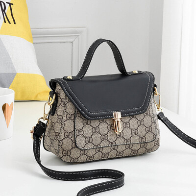 

Ladies bag 2019 Korean version of the cool fashion spring new womens bag wild personality handbag shoulder Messenger bag