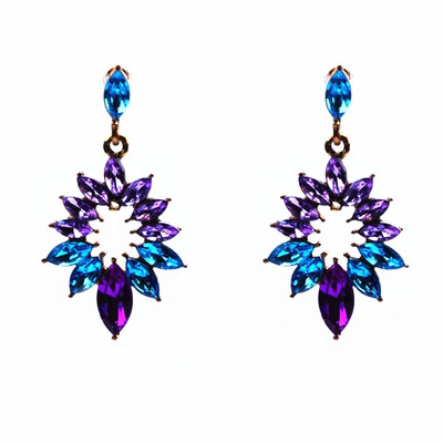 

New Womens Fashion Crystal Stud Earring 2019 Brand Sweet Christmas Party Rhinestone Ear Stud for Women Girl Brincos Bijoux