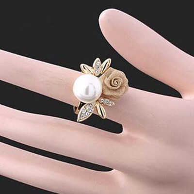 

New Designed Rose Luxury Flower Inlaid Pearl Crystal Ring Fashion Jewelry Gift for Lady