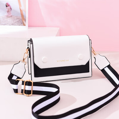 

In summer the new womens trendy Korean version of the fashion oblique satchel leisure one shoulder to carry the girl bag