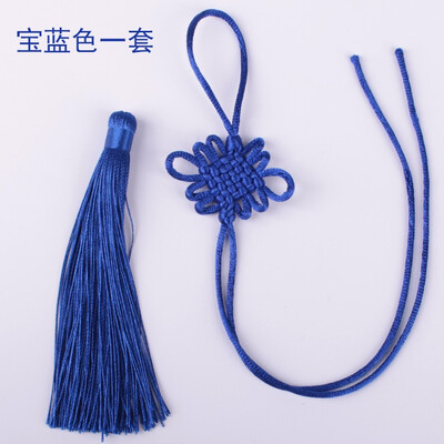 

Exquisite Chinese knot pendant features handmade crafts