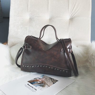 

New bag female 2018 new wave Korean version of the wild fashion portable autumn&winter retro large capacity texture Messenger bag