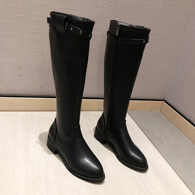 

Knee-length shoe woman Chic
