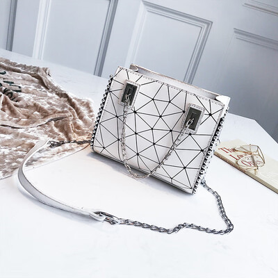 

In summer the new fairy bag girl 2019 new fashion ins overfire chain slanted bag Korean version of the small fresh