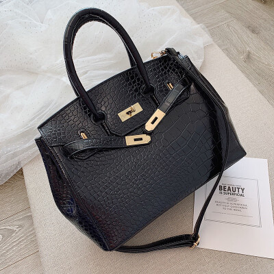 

Qiao Bani 2019 new European&American style super fire hot crocodile pattern platinum bag street clapped shoulder diagonal female bag