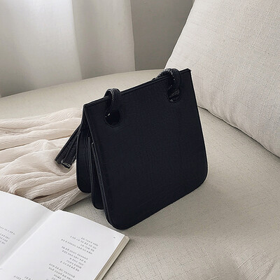 

Summer texture bag chic simple small fresh womens bag 2019 new summer small fashion Messenger bag