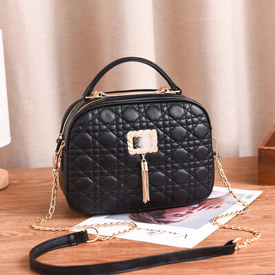 

2019 spring new embroidered line shoulder diagonal package cool Korean fashion casual ladies small square bag