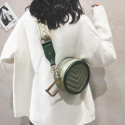 

Womens bag 2019 new fashion shoulder bag wild inssen line slung small bag small fresh wide shoulder strap small round bag