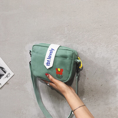 

Small bag female 2019 new Korean version of the wild flower print small square bag Harajuku girl canvas shoulder Messenger bag