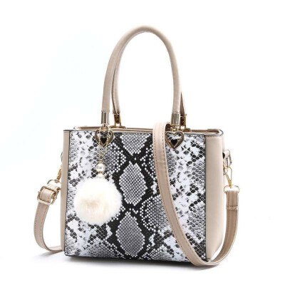 

Tailored Women Retro Serpentine Leather Bags Shoulder Bags Plush Pendent Casual Tote