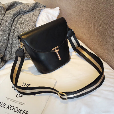 

Chic bag female retro simple wild broadband 2019 new Korean version of the shoulder slung fashion casual bucket bag