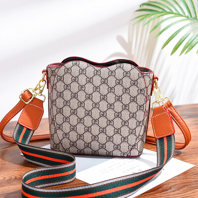 

Net red packets womens new summer love-shaped simple messenger bag shoulder bag Korean style texture ins