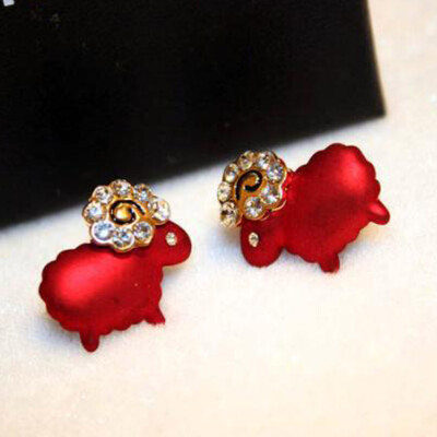 

1 Pair European&American Fashion Crystal Stud Earrings Cute Sheep Popular Earings