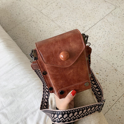 

Small bag female new wild retro single back Messenger bag fashion rivet broadband small square bag