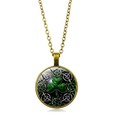 

Creative Green Clover Time Gemstone Necklace Retro Fashion Pendant Necklace Clavicone Chain