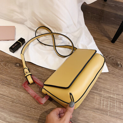 

On the new chic retro bag female 2019 new Korean version of the wild single shoulder slung fashion casual simple small square bag