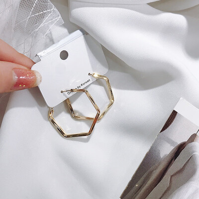 

In 2019 the new brand design opening C-series earrings generous minimalist temperament wild Korean earrings for women