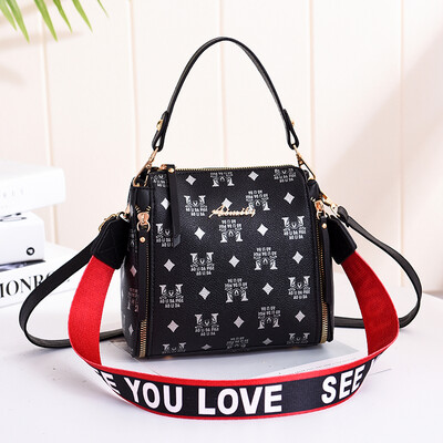 

In summer the new tide of Korean womens handbags fashion handbags simple Joker shoulder Messenger bag