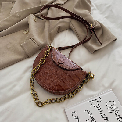 

Texture simple small bag fashion retro crocodile grain high-grade gas womens bag new 2019 oblique saddle bag