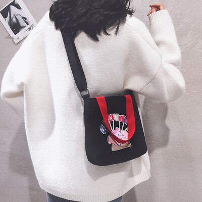 

Bag female 2019 new casual printing shoulder bag Korean version of the wild college students canvas messenger bag