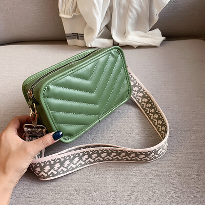 

2019 new fashion simple&versatile hit color broadband bag female chic personality V word embroidery line shoulder Messenger bag