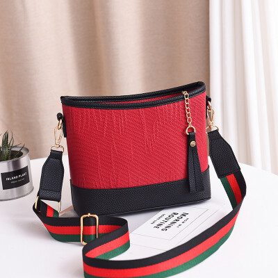 

Female bag portable Korean version of the fashion simple small square bag trend single shoulder Messenger bag wandering bag female