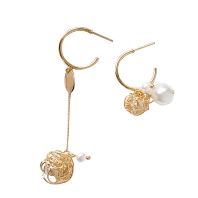 

Women Metal Disc Hollow Wire Ball Faux Pearl Charm Asymmetric C-type Earrings