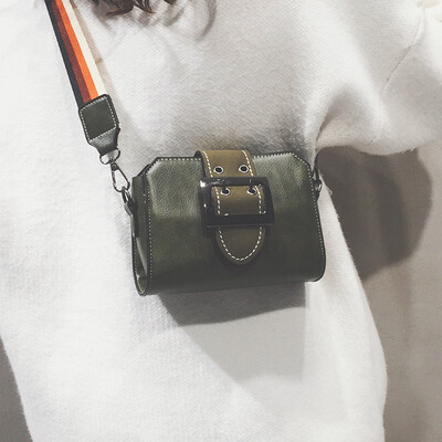 

Chic bag female 2019 new retro wide shoulder strap Messenger bag Korean version of the wild ins super fire shoulder small square bag