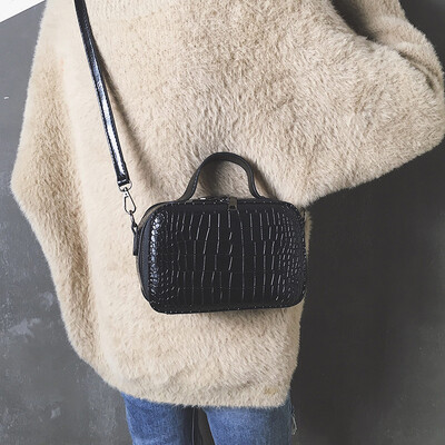 

Advanced sense bag female 2019 new Korean version of the fashion crocodile pattern texture mobile wild shoulder slung small square bag