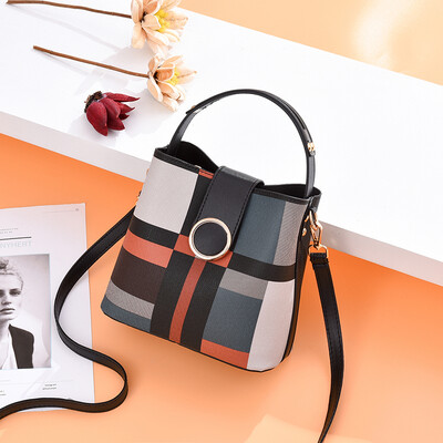 

In summer the new ladies Korean wave Joker single shoulder diagonal bag color portable bucket bag
