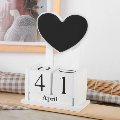 

Greensen Heart-shaped Manual Calendar Ornaments with Small Blackboard Household Desk Decoration