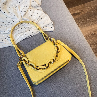 

Qiao Bani 2019 autumn new Korean fashion crocodile pattern retro wind flip bag hand strap shoulder diagonal female bag