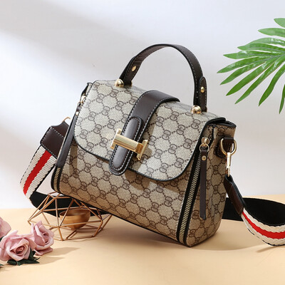 

Summer womens fashion Korean ins super-fire womens hand-held single-shoulder single-shoulder small square bag
