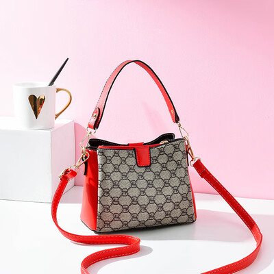 

Womens Summer New Fashion 100-pack Simple Slant Bag ins Super Fire Hand-held Water Bucket