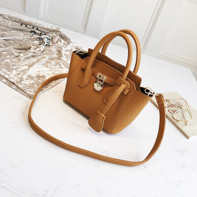 

New small bag female 2019 new tide summer fashion atmosphere platinum bag Korean version of the mobile wild Messenger bag handbag