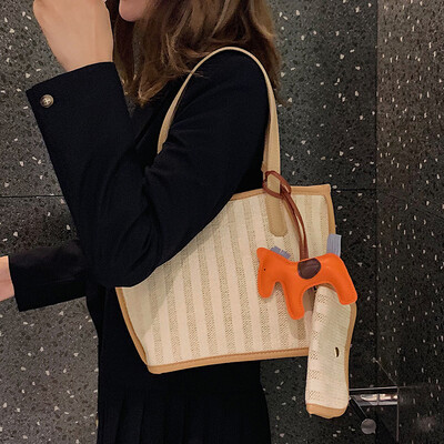 

Canvas single shoulder bag female 2019 new wave Korean version of the wild large capacity simple fashion female portable air bag