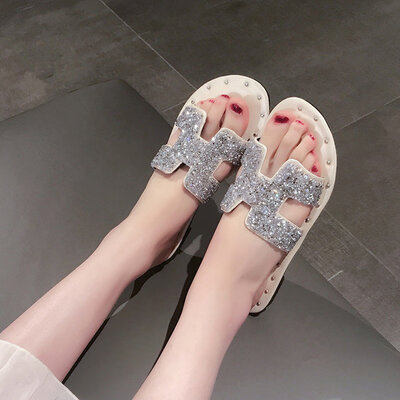 

Korean version summer fashion wearing h slippers outside water drill port wind flat bottom one-word sandy beach cool slipper tide