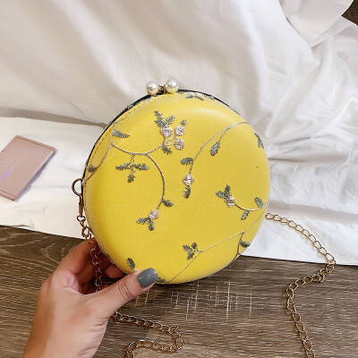 

Small fresh fairy fashion embroidered chain slung small round bag 2019 new casual temperament wild shoulder bag